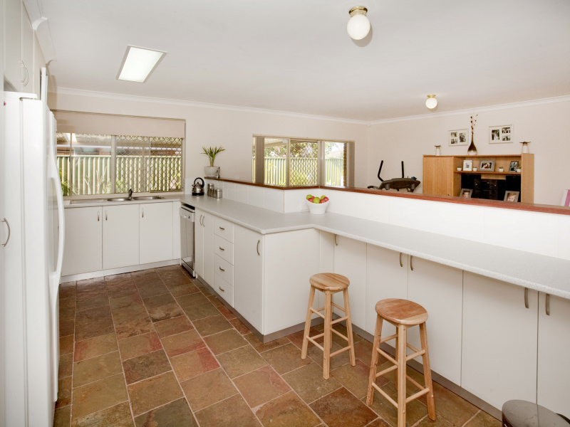 15 Woodlands Grove, Hocking WA 6065