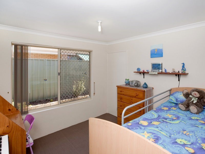 15 Woodlands Grove, Hocking WA 6065