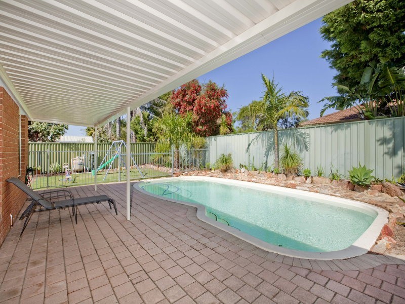 15 Woodlands Grove, Hocking WA 6065