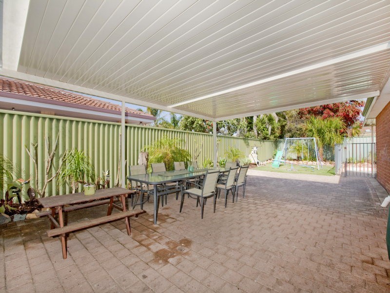 15 Woodlands Grove, Hocking WA 6065