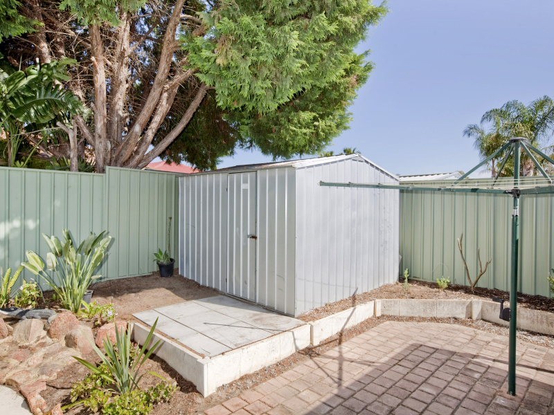 15 Woodlands Grove, Hocking WA 6065