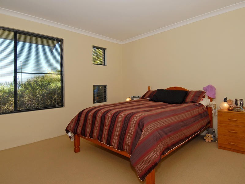 31 Carisbrooke Loop, Hocking WA 6065