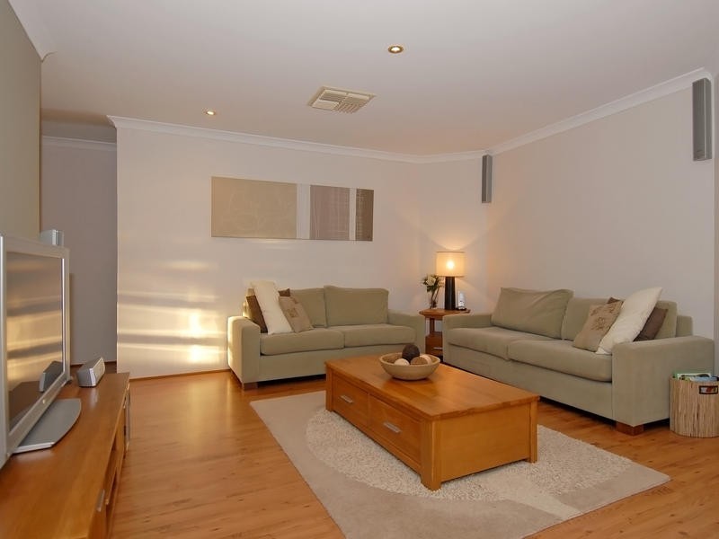 11 Holroyd Link, Wanneroo WA 6065