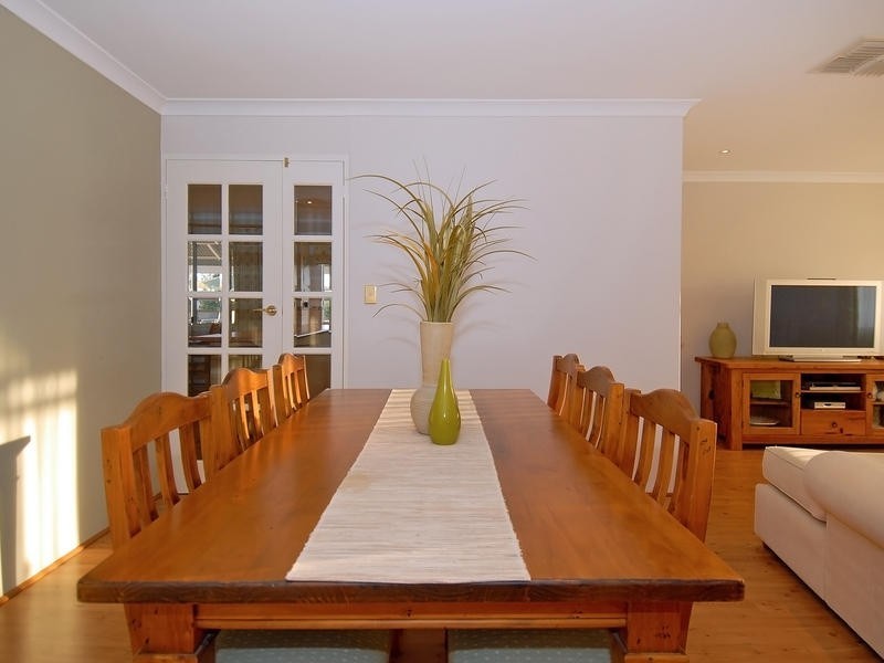 11 Holroyd Link, Wanneroo WA 6065