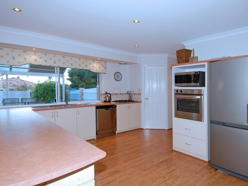 11 Holroyd Link, Wanneroo WA 6065