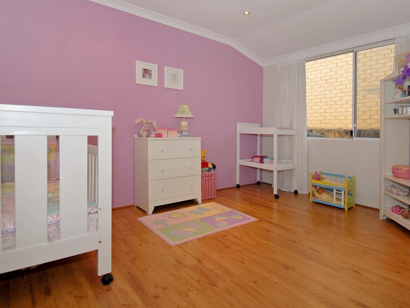 11 Holroyd Link, Wanneroo WA 6065