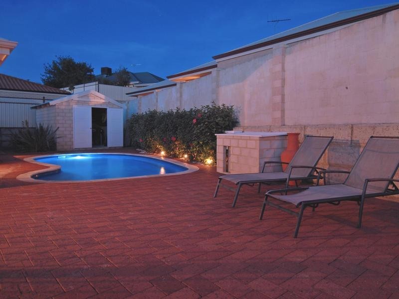 11 Holroyd Link, Wanneroo WA 6065