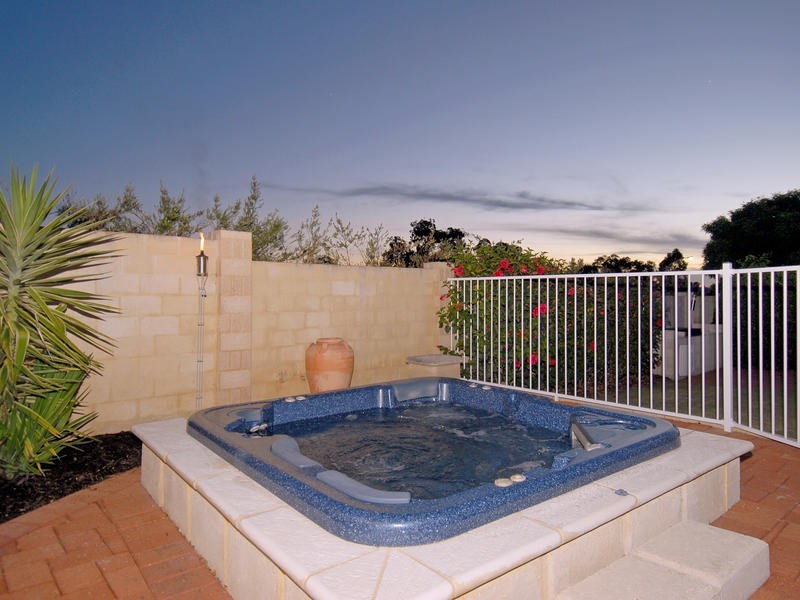 11 Holroyd Link, Wanneroo WA 6065