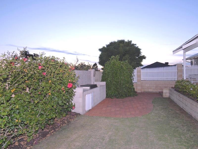11 Holroyd Link, Wanneroo WA 6065