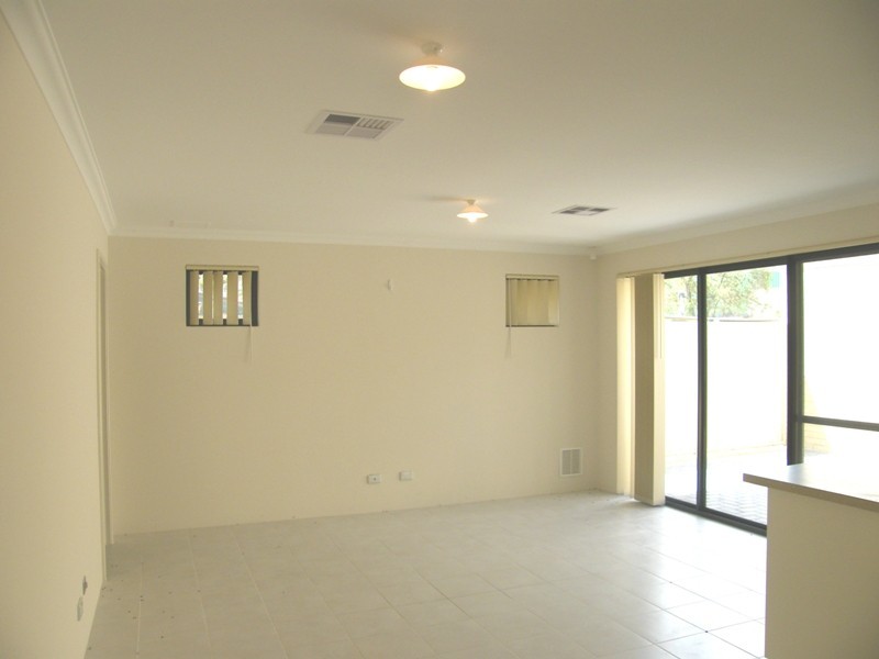 2/36 Leach Road, Wanneroo WA 6065