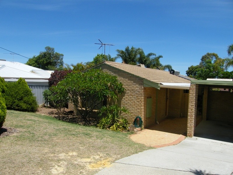 11 Meadow Place, Hocking WA 6065