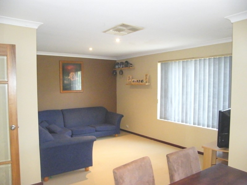 11 Meadow Place, Hocking WA 6065