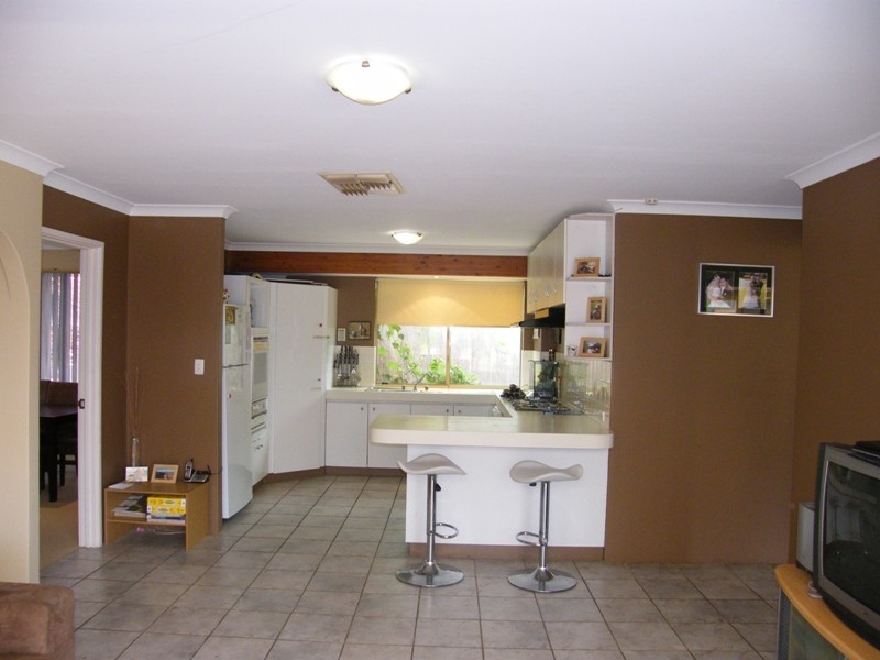 11 Meadow Place, Hocking WA 6065