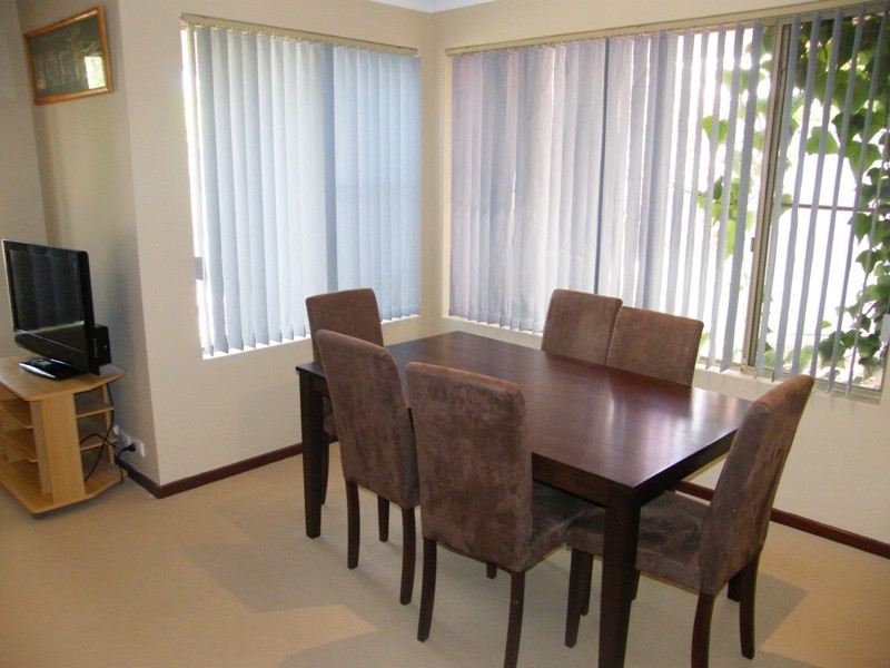 11 Meadow Place, Hocking WA 6065