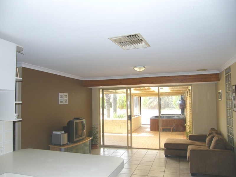 11 Meadow Place, Hocking WA 6065