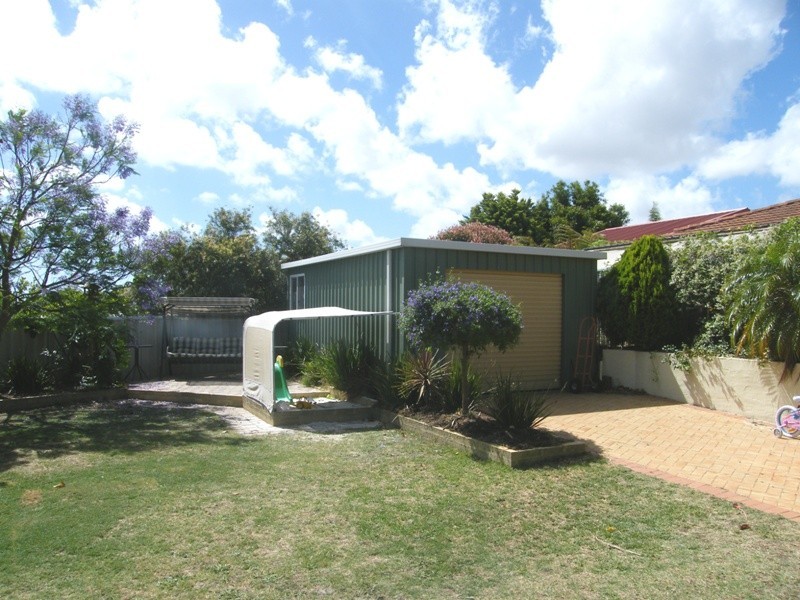 11 Meadow Place, Hocking WA 6065