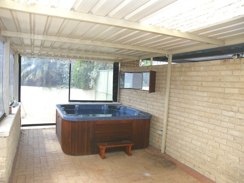 11 Meadow Place, Hocking WA 6065