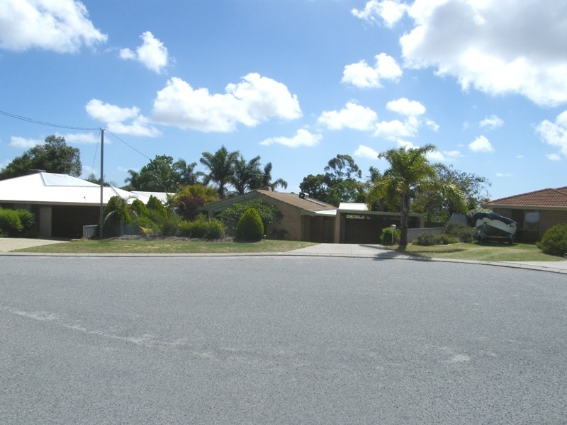 11 Meadow Place, Hocking WA 6065