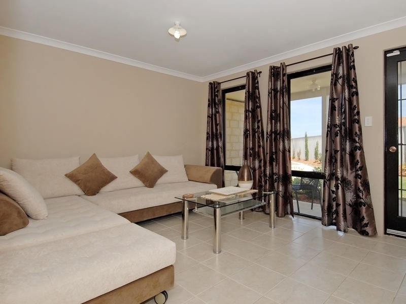 10 Beefwood Street, Banksia Grove WA 6031