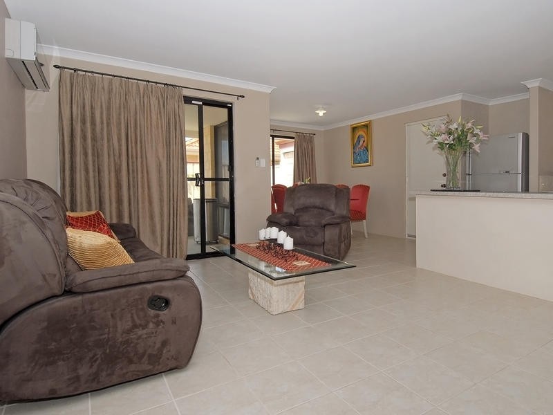 10 Beefwood Street, Banksia Grove WA 6031