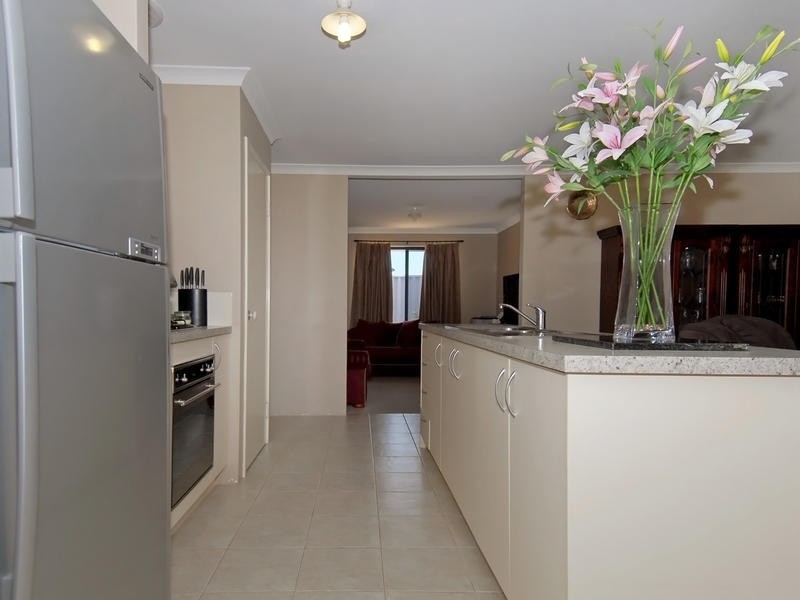 10 Beefwood Street, Banksia Grove WA 6031