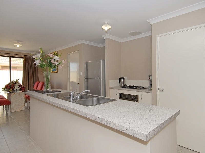 10 Beefwood Street, Banksia Grove WA 6031