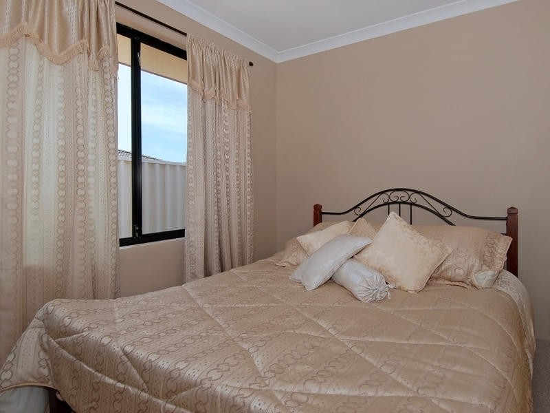 10 Beefwood Street, Banksia Grove WA 6031