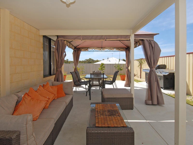 10 Beefwood Street, Banksia Grove WA 6031