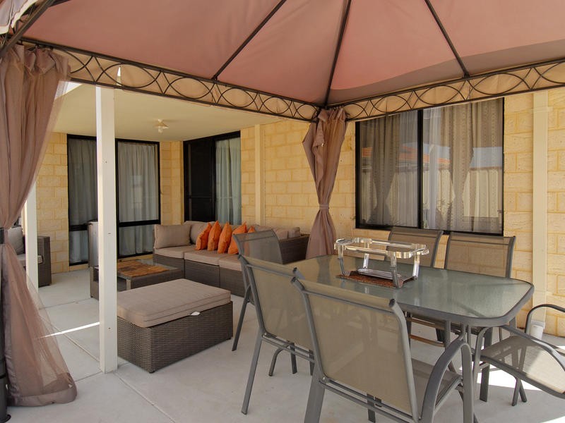 10 Beefwood Street, Banksia Grove WA 6031