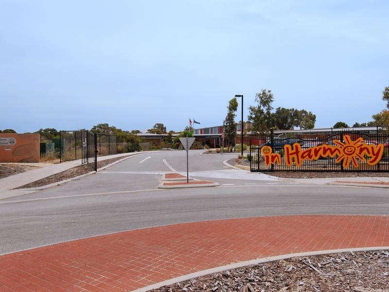 10 Beefwood Street, Banksia Grove WA 6031
