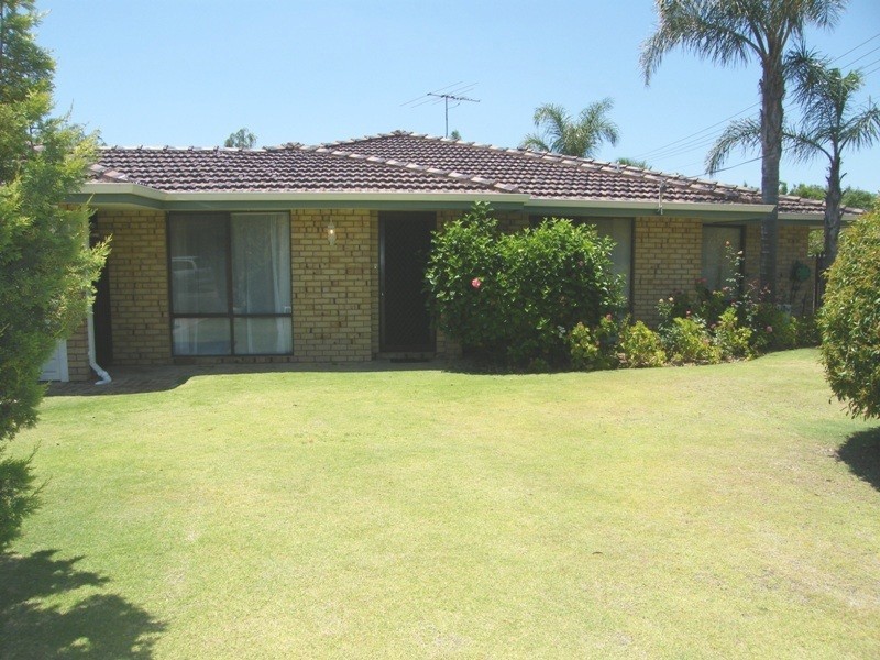 4 Woodlands Grove, Hocking WA 6065