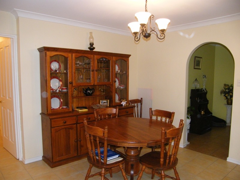 4 Woodlands Grove, Hocking WA 6065