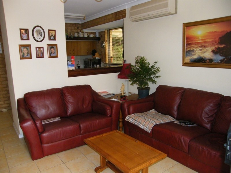 4 Woodlands Grove, Hocking WA 6065