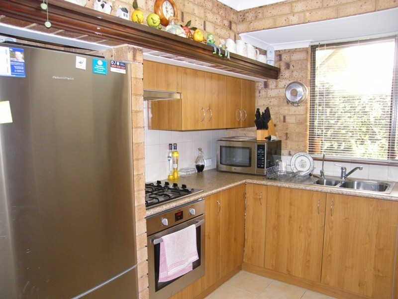 4 Woodlands Grove, Hocking WA 6065