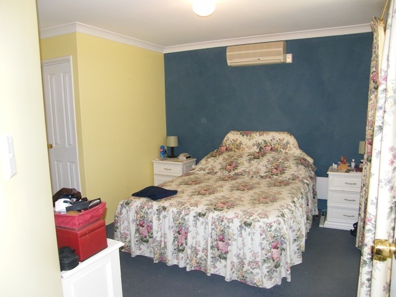 4 Woodlands Grove, Hocking WA 6065