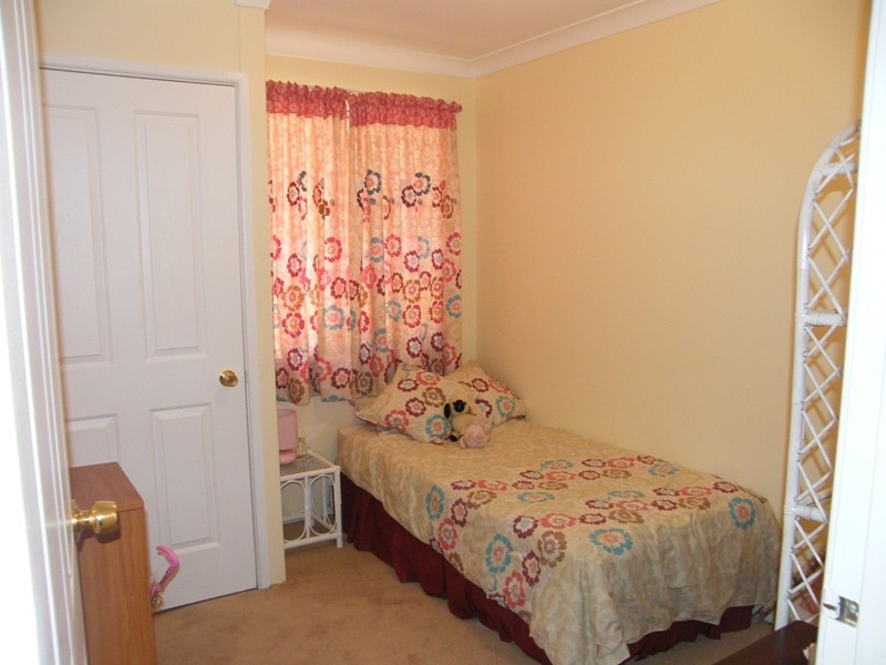 4 Woodlands Grove, Hocking WA 6065