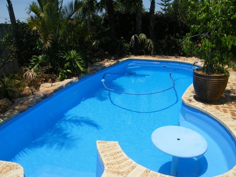 4 Woodlands Grove, Hocking WA 6065