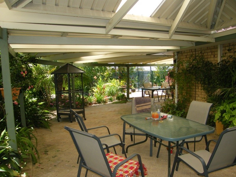 4 Woodlands Grove, Hocking WA 6065