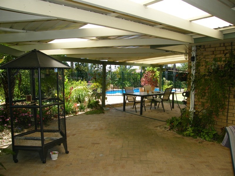 4 Woodlands Grove, Hocking WA 6065