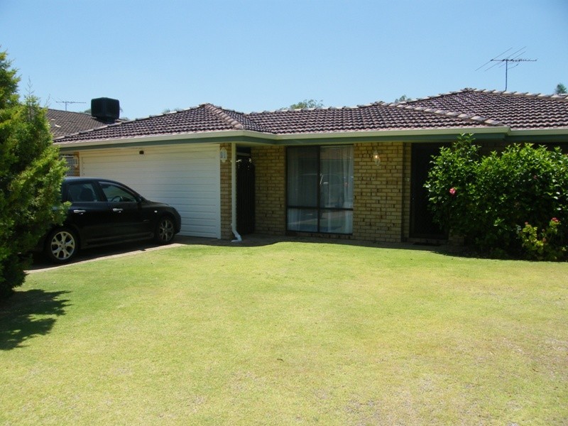 4 Woodlands Grove, Hocking WA 6065