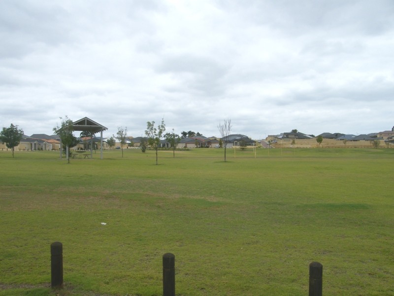 33 St. Louis Avenue, Hocking WA 6065