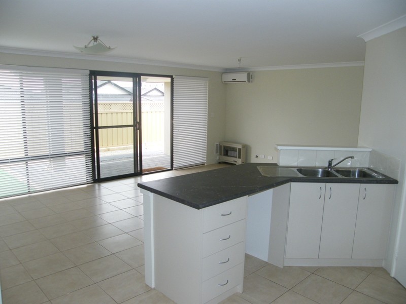 33 St. Louis Avenue, Hocking WA 6065