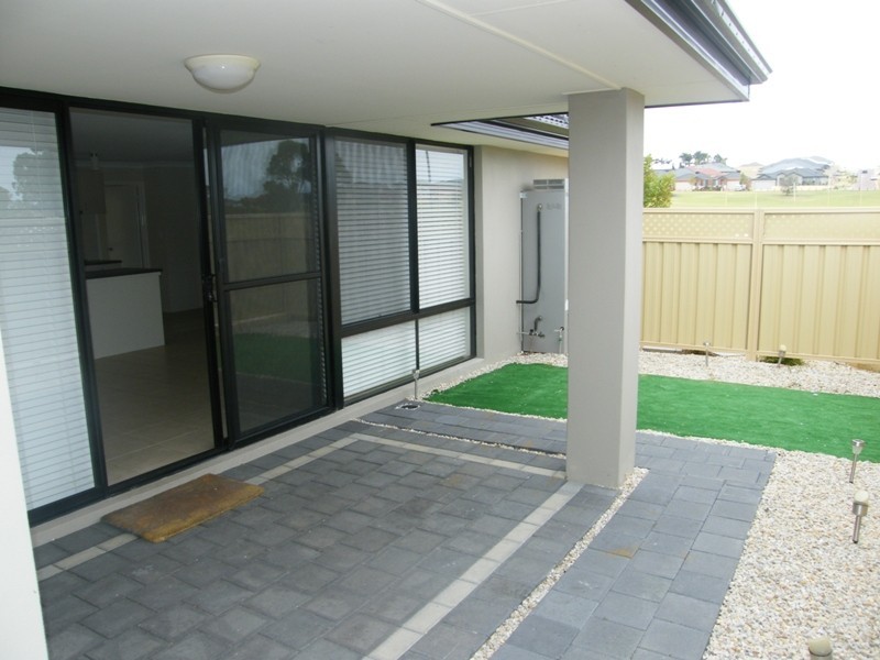 33 St. Louis Avenue, Hocking WA 6065