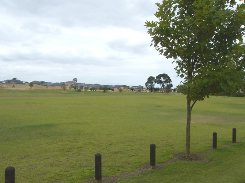 33 St. Louis Avenue, Hocking WA 6065