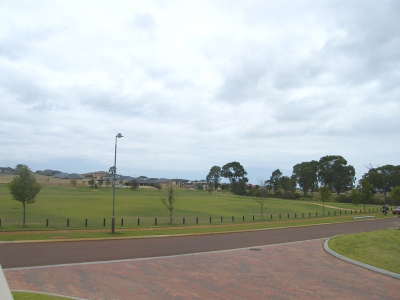 33 St. Louis Avenue, Hocking WA 6065