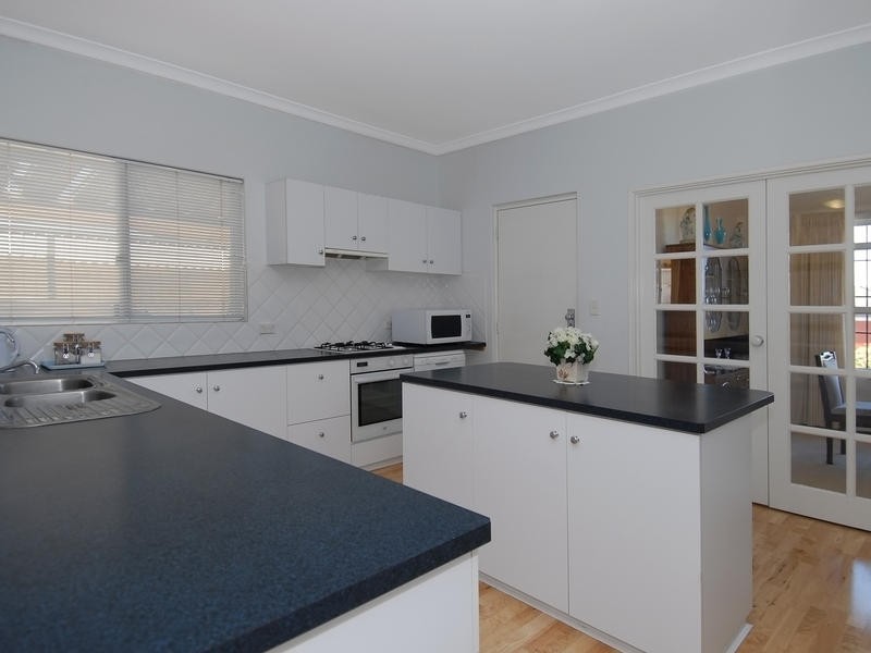 12 Monaro Way, Hocking WA 6065