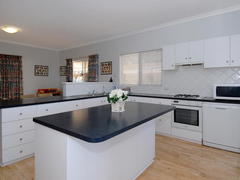 12 Monaro Way, Hocking WA 6065
