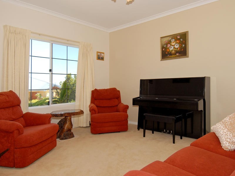 12 Monaro Way, Hocking WA 6065