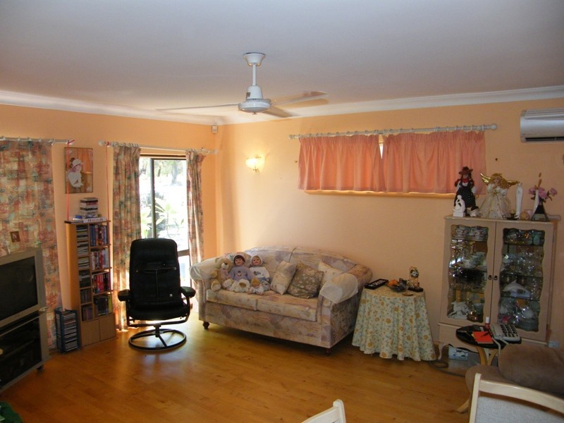 2 Elizabeth Road, Wanneroo WA 6065