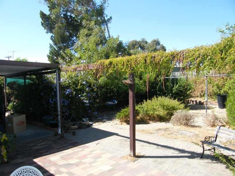 2 Elizabeth Road, Wanneroo WA 6065